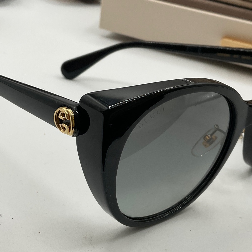 Gucci Black Oversized Sunglasses - Picture 5 of 10